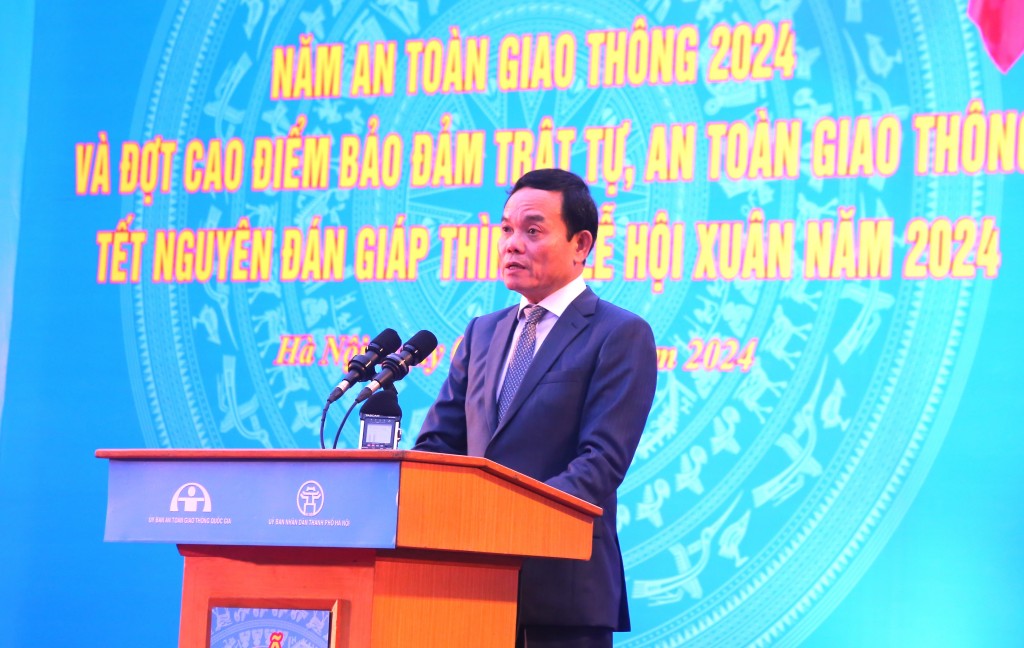 Hướng đến mục tiêu kéo giảm tai nạn và ùn tắc giao thông Hướng đến mục tiêu kéo giảm tai nạn và ùn tắc giao thông