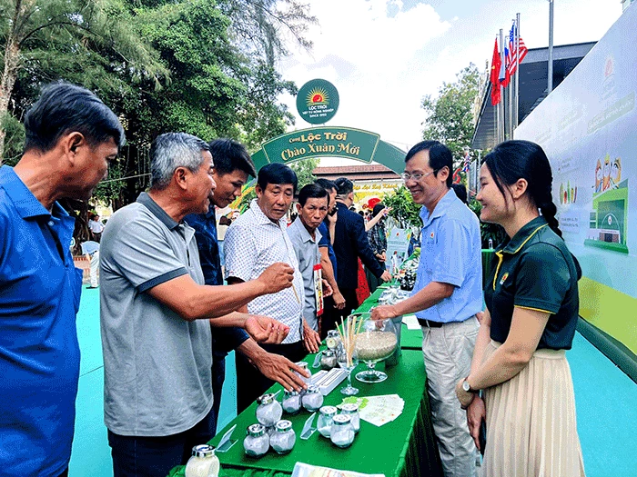 Tập đoàn Lộc Trời họp mặt đại lý và nông dân đầu xuân Giáp Thìn
