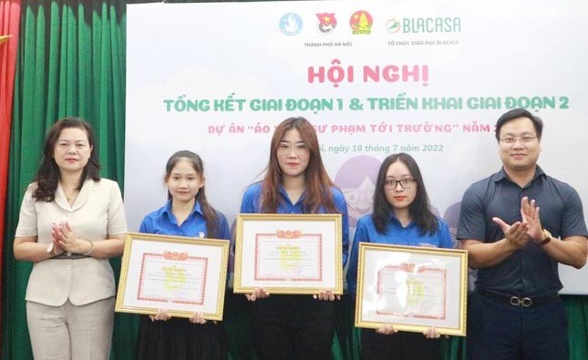 Tuyết Mai là một trong những sinh viên gương mẫu, luôn đi đầu trong các công tác Đoàn - Hội tại trường. Tuyết Mai là một trong những sinh viên gương mẫu, luôn đi đầu trong các công tác Đoàn - Hội tại trường.