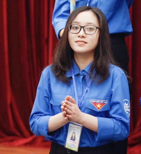 Nguyễn Tuyết Mai là sinh viên năm cuối ngành Sư phạm Ngữ Văn, Trường Đại học Sư phạm Hà Nội. Nguyễn Tuyết Mai là sinh viên năm cuối ngành Sư phạm Ngữ Văn, Trường Đại học Sư phạm Hà Nội.