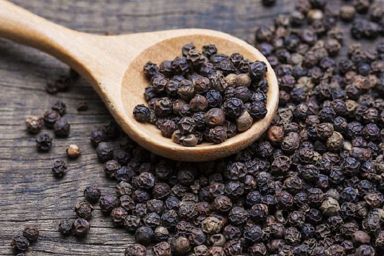 Giá tiêu thấp nhất chỉ còn 90.500 đồng/kg, hàng vụ mới ra thị trường nhiều- Ảnh 4. Giá tiêu thấp nhất chỉ còn 90.500 đồng/kg, hàng vụ mới ra thị trường nhiều- Ảnh 4.