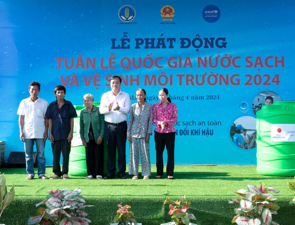 Phân bón Cà Mau hết lòng vì bà con nông dân vùng mặn Phân bón Cà Mau hết lòng vì bà con nông dân vùng mặn
