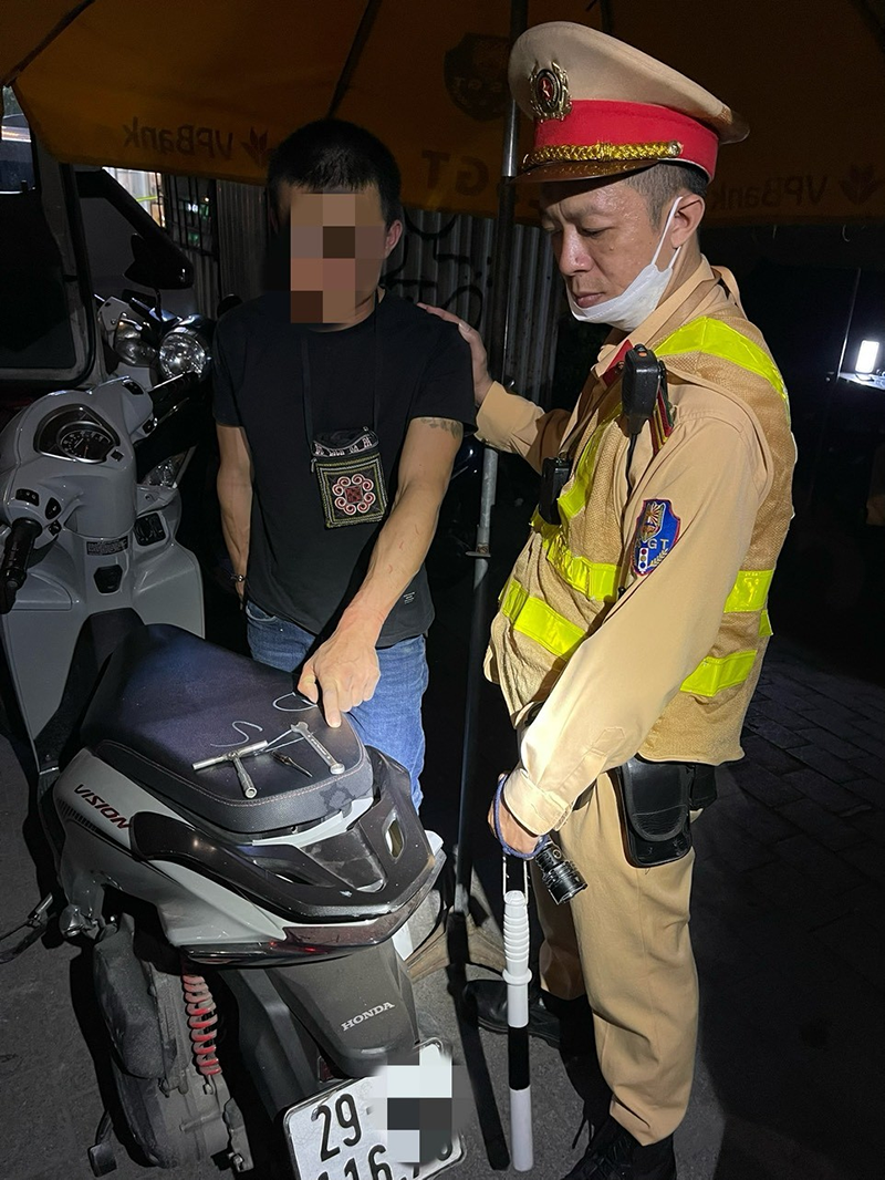 Đối tượng mang theo 141 liên tiếp phát hiện đối tượng có dấu hiệu phạm pháp hình sự