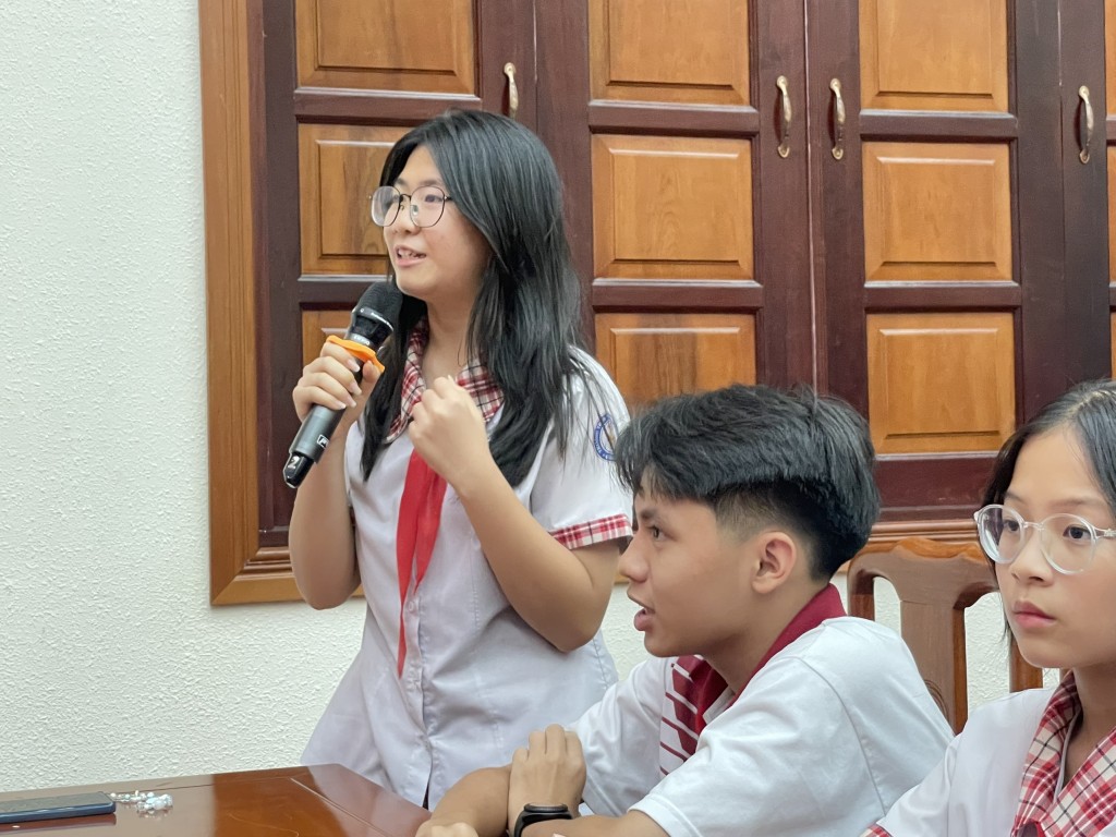 Tuổi trẻ TP HCM giao lưu cùng các cô chú Tuổi trẻ TP HCM giao lưu cùng các cô chú