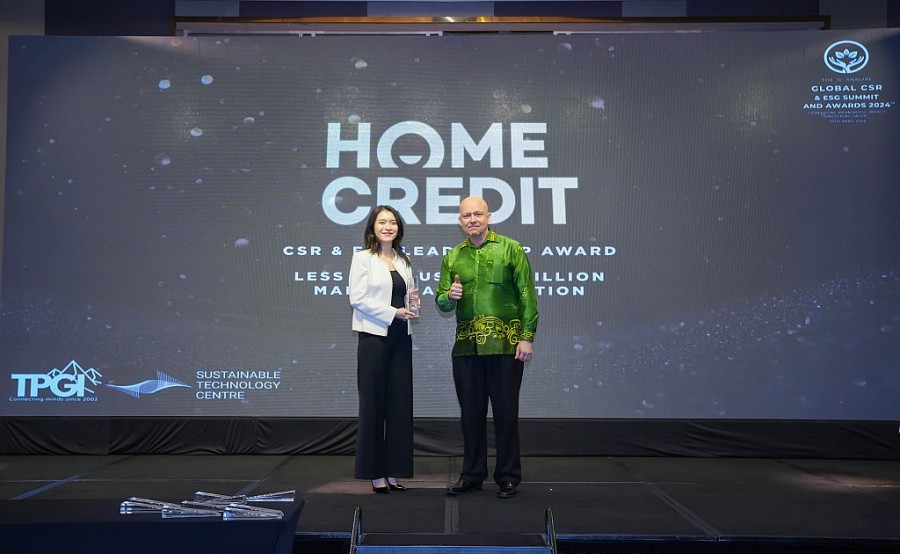 Bà Vũ Trà My - Trưởng phòng Phát triển Bền vững của Home Credit Việt Nam đại diện công ty nhận giải thưởng CSR & ESG toàn cầu 2024 Bà Vũ Trà My - Trưởng phòng Phát triển Bền vững của Home Credit Việt Nam đại diện công ty nhận giải thưởng CSR & ESG toàn cầu 2024