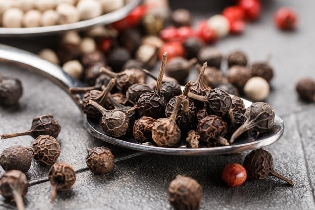 Giá tiêu lại tăng 'sốc', gần chạm mốc 130.000 đồng/kg- Ảnh 4. Giá tiêu lại tăng 'sốc', gần chạm mốc 130.000 đồng/kg- Ảnh 4.