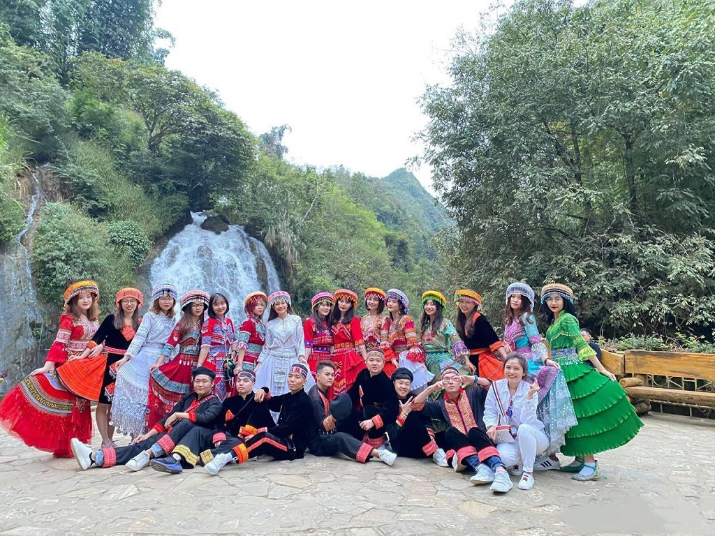 Sinh viên Khoa Du lịch đi trhực tế Sinh viên Khoa Du lịch đi trhực tế