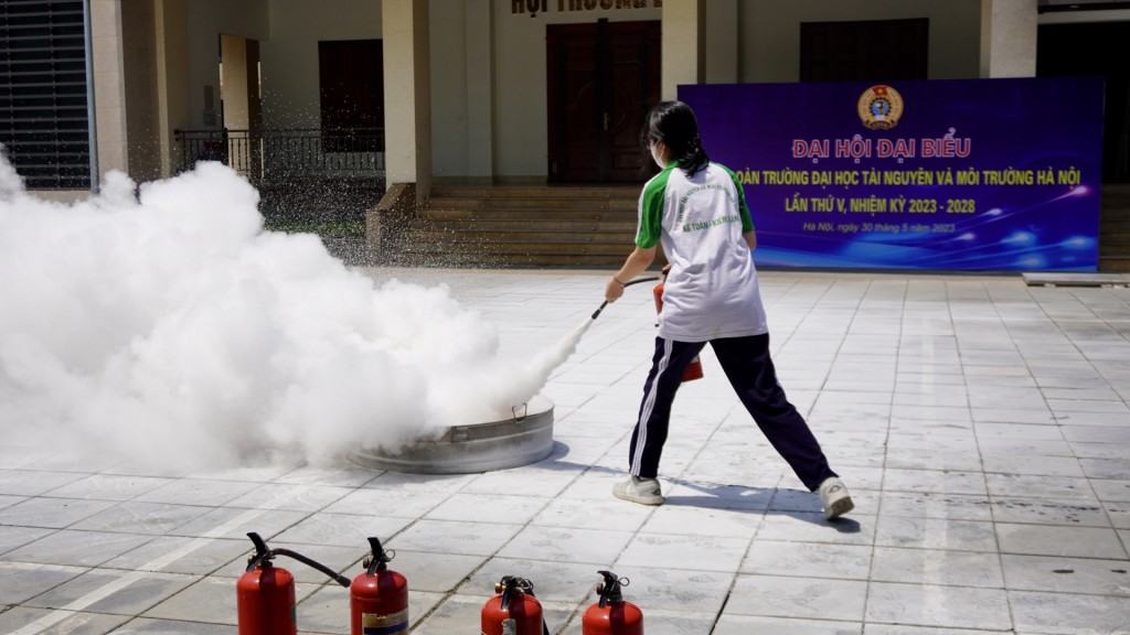 Nâng cao kỹ năng phòng cháy cho sinh viên - vấn đề cấp thiết Nâng cao kỹ năng phòng cháy cho sinh viên - vấn đề cấp thiết