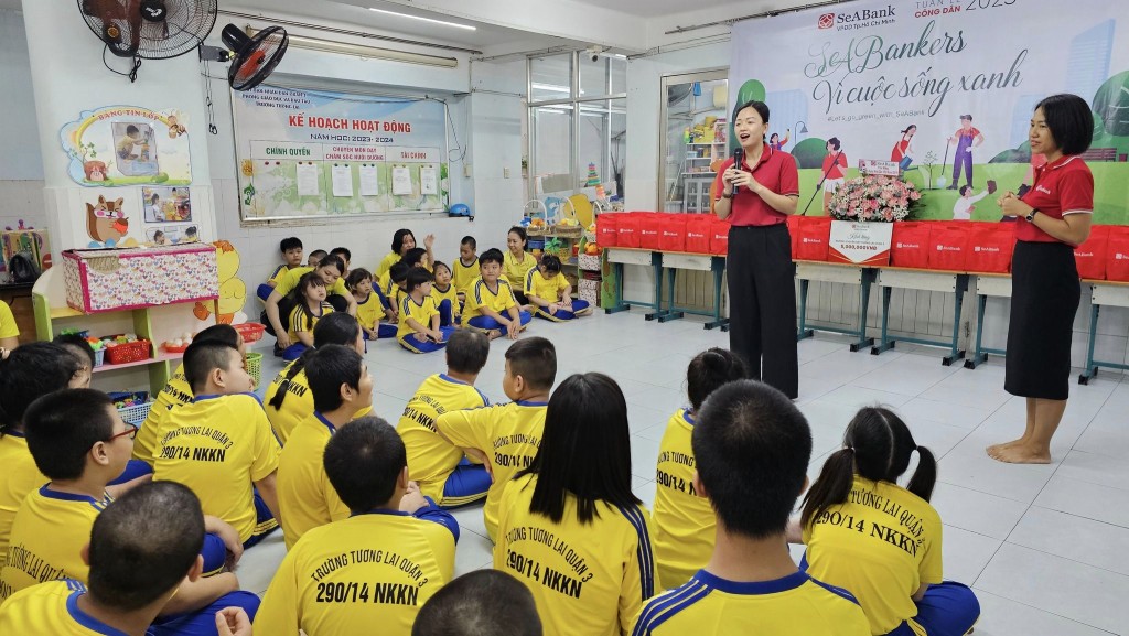 Là một trong các ngân hàng có bề dày trong xây dựng văn hóa doanh nghiệp, SeABank đặc biệt phát triển văn hóa giúp đỡ, hỗ trợ những hoàn cảnh yếu thế trong xã hội Là một trong các ngân hàng có bề dày trong xây dựng văn hóa doanh nghiệp, SeABank đặc biệt phát triển văn hóa giúp đỡ, hỗ trợ những hoàn cảnh yếu thế trong xã hội