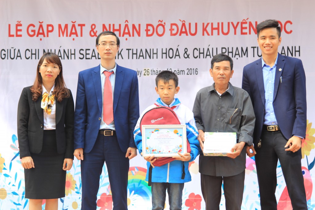Quỹ khuyến học Ươm mầm Ước mơ của Ngân hàng đã và đang nâng bước hơn 200 em học sinh nghèo hiếu học vươn tới ước mơ, trở thành công dân có ích cho xã hội Quỹ khuyến học Ươm mầm Ước mơ của Ngân hàng đã và đang nâng bước hơn 200 em học sinh nghèo hiếu học vươn tới ước mơ, trở thành công dân có ích cho xã hội