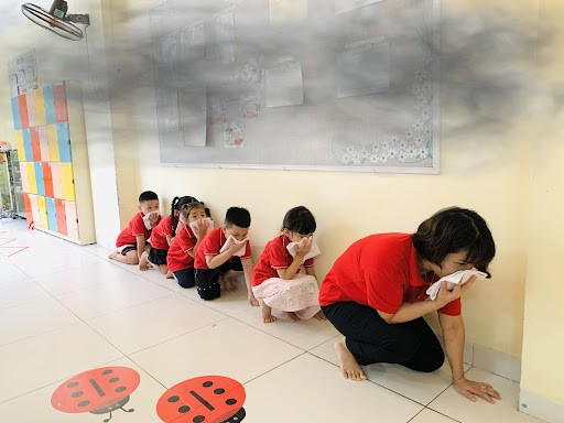 Mỗi người cần trang bị những kỹ năng thoát hiểm khi có hỏa hoạn (Ảnh minh họa) Mỗi người cần trang bị những kỹ năng thoát hiểm khi có hỏa hoạn (Ảnh minh họa)