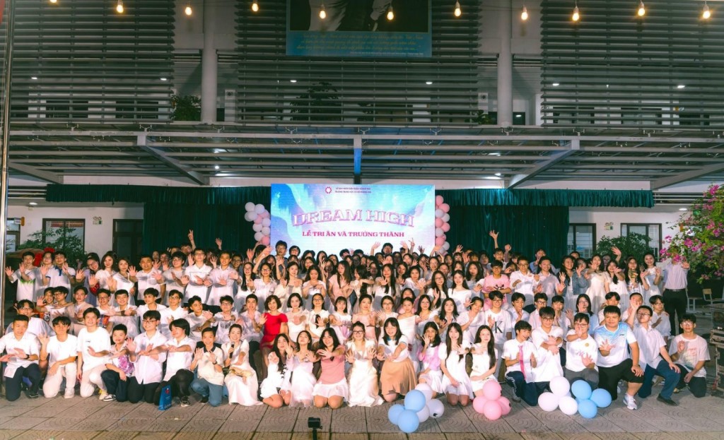 Tự hào thành tích học trò 2K9 trường THCS Hoàng Mai Tự hào thành tích học trò 2K9 trường THCS Hoàng Mai