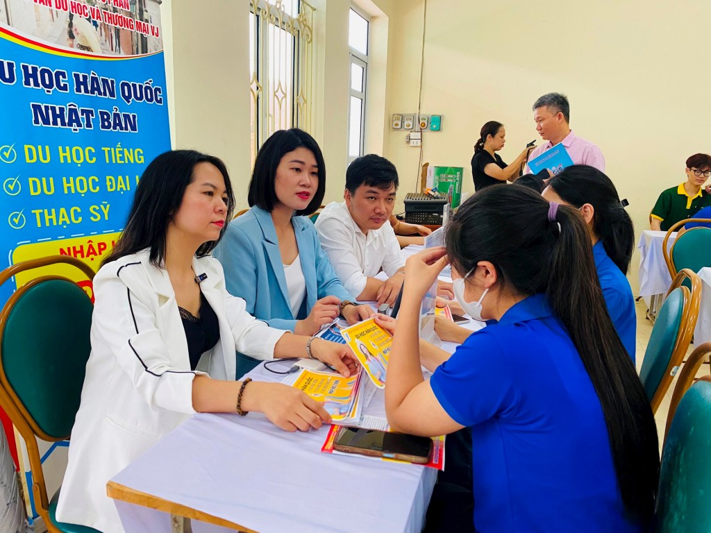 Chung tay giải quyết việc làm cho người lao động Chung tay giải quyết việc làm cho người lao động