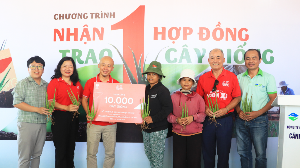10.000 cây giống đã được Generali Việt Nam cùng chương trình phi lợi nhuận TreeBank trao tặng cho bà con đồng bào Raglai, Ninh Thuận 10.000 cây giống đã được Generali Việt Nam cùng chương trình phi lợi nhuận TreeBank trao tặng cho bà con đồng bào Raglai, Ninh Thuận