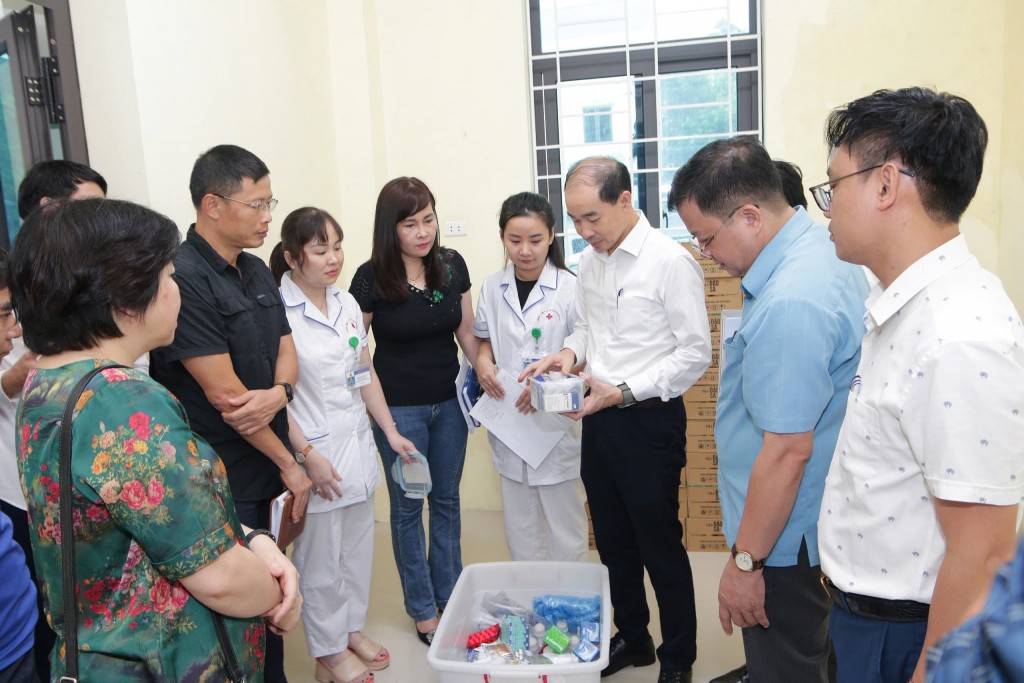 Tránh để thiếu thuốc, tăng giá sau bão số 3 Tránh để thiếu thuốc, tăng giá sau bão số 3