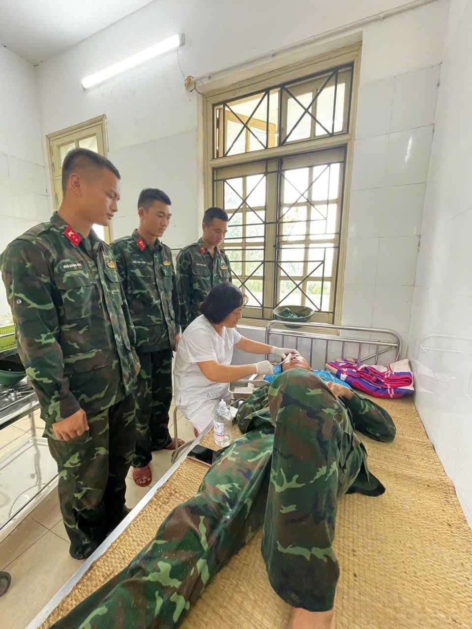 Những suất ăn ấm áp tình người cho các bệnh nhân trong cơn bão Những suất ăn ấm áp tình người cho các bệnh nhân trong cơn bão