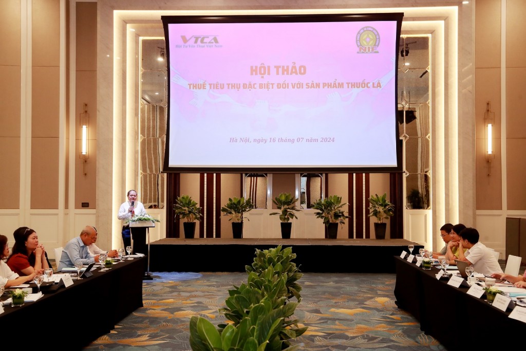 Ông Vi Nông Trường, Phó Bí thư Huyện ủy, Chủ tịch UBND huyện Chi Lăng, tỉnh Lạng Sơn cho biết, cây thuốc lá mang lại hiệu quả kinh tế cao, góp phần lớn vào việc cải thiện sinh kế, nâng cao đời sống cho nông dân. Ông Vi Nông Trường, Phó Bí thư Huyện ủy, Chủ tịch UBND huyện Chi Lăng, tỉnh Lạng Sơn cho biết, cây thuốc lá mang lại hiệu quả kinh tế cao, góp phần lớn vào việc cải thiện sinh kế, nâng cao đời sống cho nông dân.