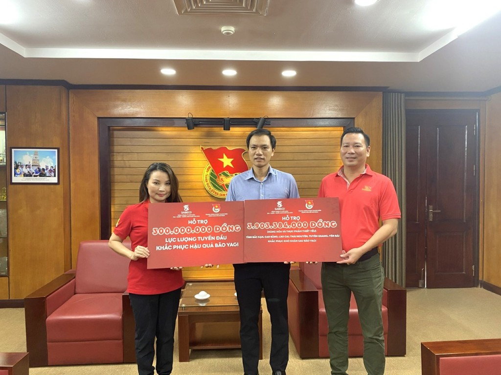 Đại diện SABECO trao bảng hỗ trợ khắc phục hậu quả do bão Yagi cho đại diện Trung ương Đoàn. Ước tính tổng giá trị hỗ trợ hơn 4,2 tỉ đồng dành cho 6 tỉnh Đại diện SABECO trao bảng hỗ trợ khắc phục hậu quả do bão Yagi cho đại diện Trung ương Đoàn. Ước tính tổng giá trị hỗ trợ hơn 4,2 tỉ đồng dành cho 6 tỉnh