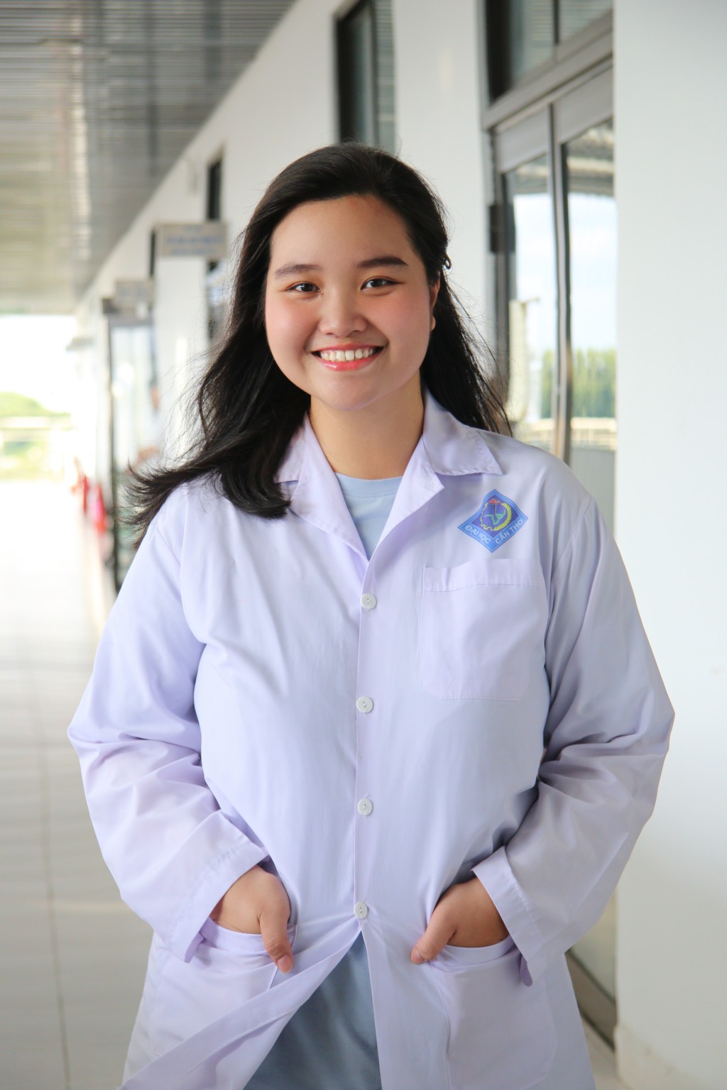 Sinh viên Lâm Ngọc Ngân, đang theo học khoa Công nghệ sinh học tại Đại học Cần Thơ (Ảnh: Nhân vật cung cấp) Sinh viên Lâm Ngọc Ngân, đang theo học khoa Công nghệ sinh học tại Đại học Cần Thơ (Ảnh: Nhân vật cung cấp)