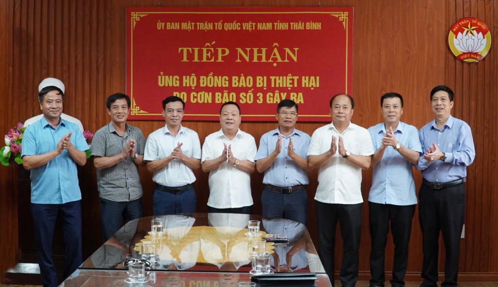 Việt Xô Gas Thái Bình trao 100 triệu đồng hỗ trợ đồng bào bị thiệt hại do bão số 3 Việt Xô Gas Thái Bình trao 100 triệu đồng hỗ trợ đồng bào bị thiệt hại do bão số 3