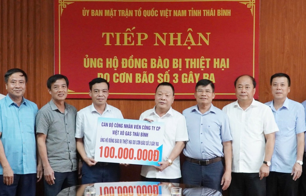 Việt Xô Gas Thái Bình trao 100 triệu đồng hỗ trợ đồng bào bị thiệt hại do bão số 3 Việt Xô Gas Thái Bình trao 100 triệu đồng hỗ trợ đồng bào bị thiệt hại do bão số 3