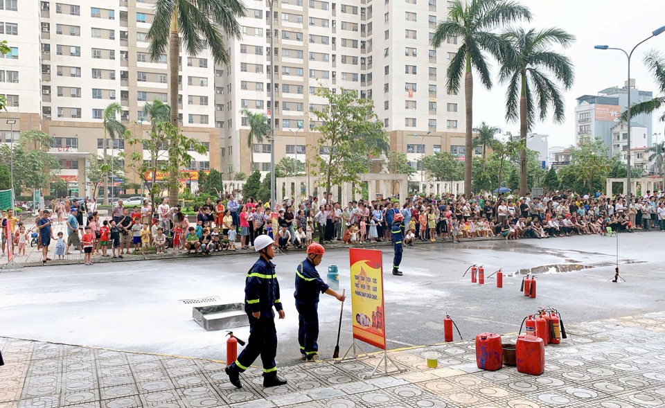 Đông đảo người dân, học sinh tham gia trải nghiệm Đông đảo người dân, học sinh tham gia trải nghiệm