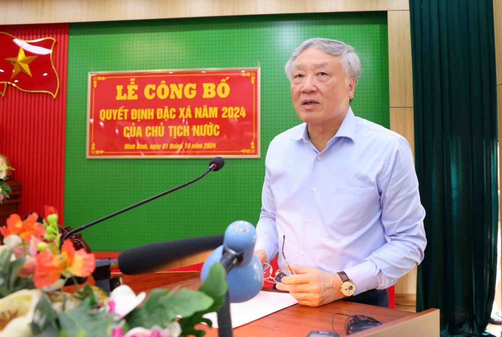 Phó Thủ tướng lưu ý các cấp, các ngành, các tổ chức xã hội, doanh nghiệp, cá nhân và thân nhân các gia đình có người được đặc xá trở về hãy dang rộng vòng tay, tạo điều kiện thuận lợi để những người được đặc xá nhanh chóng tái hòa nhập cộng đồng, xây dựng cuộc sống ấm no, hạnh phúc - Ảnh: VGP/Nguyễn Hoàng Phó Thủ tướng lưu ý các cấp, các ngành, các tổ chức xã hội, doanh nghiệp, cá nhân và thân nhân các gia đình có người được đặc xá trở về hãy dang rộng vòng tay, tạo điều kiện thuận lợi để những người được đặc xá nhanh chóng tái hòa nhập cộng đồng, xây dựng cuộc sống ấm no, hạnh phúc - Ảnh: VGP/Nguyễn Hoàng