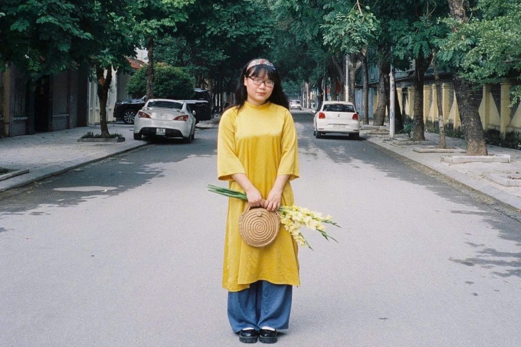 Bạn Ngô Phương Linh lưu lại khoảnh khắc đẹp cùng tà áo dài Bạn Ngô Phương Linh lưu lại khoảnh khắc đẹp cùng tà áo dài