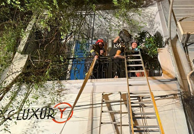 Lực lượng CNCH kịp thời tiếp cận, giải cứu 2 người mắc kẹt trong đám cháy Lực lượng CNCH kịp thời tiếp cận, giải cứu 2 người mắc kẹt trong đám cháy