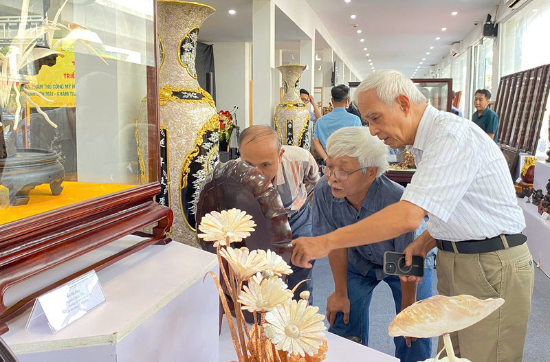 Sản phẩm thủ công mỹ nghệ làng nghề Hà Nội. Ảnh: N.H