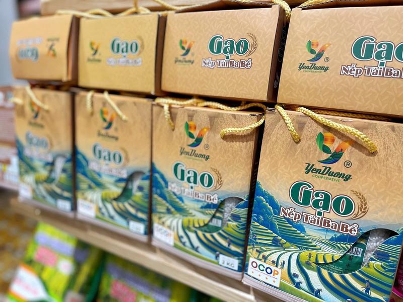 Sản phẩm gạo nếp Tài được bày bán trong hệ thống siêu thị tại Hà Nội. Ảnh: Xanh Xanh