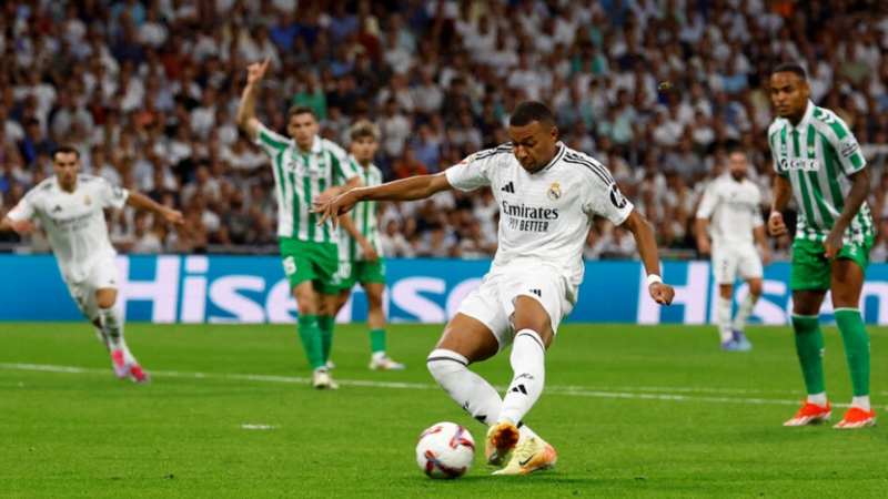 Trận Betis và Real Madrid diễn ra vào lúc 02h00 ngày 25/4 ở vòng 33 La Liga. Ảnh: Reuters.