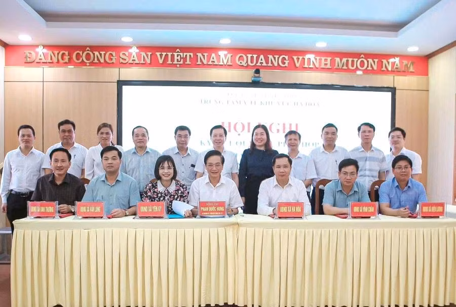 Trung tâm Y tế khu vực Hạ Hòa phối hợp, hướng dẫn chuyên môn, nghiệp vụ đối với các Trạm Y tế thuộc các xã: Đan Thượng, Hạ Hòa, Vĩnh Chân, Yên Kỳ, Hiền Lương, Văn Lang. 1.jpg