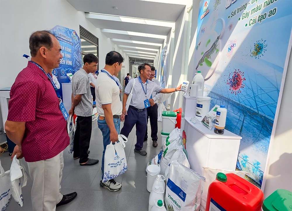 Bàn giải pháp quản lý sức khỏe và kiểm soát dịch bệnh trên tôm