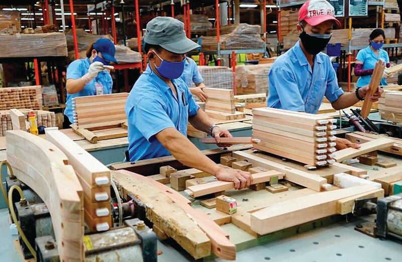 Việt Nam hiện là một trong những quốc gia xuất khẩu gỗ và sản phẩm gỗ lớn nhất thế giới với kim ngạch khoảng 17 tỷ USD mỗi năm. Ảnh minh họa