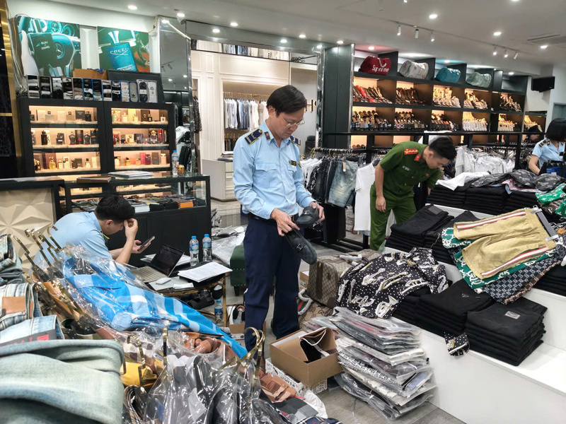 Chỉ riêng trong lĩnh vực sở hữu trí tuệ, lực lượng Quản lý thị trường đã xử lý 1.520 vụ vi phạm; thu nộp ngân sách hơn 15 tỷ đồng trong thời gian triển khai Công điện số 38/CĐ-TTg. Ảnh: Cục Quản lý và Phát triển thị trường trong nước.