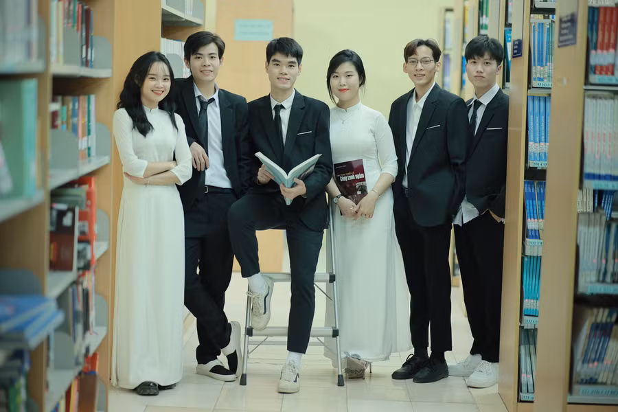 Sinh viên nâng cao trải nghiệm học tập. z7473068282483-4543947b262408a417a68479351d5d12.jpg