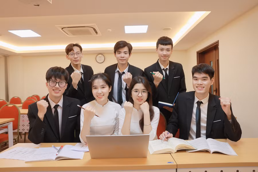 Sinh viên Trường Đại học Thủy Lợi. z7473040125953-390e1530136d2c671266b06dfb854e8d.jpg