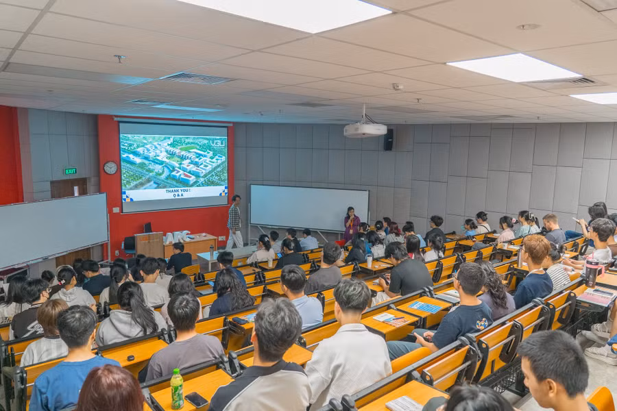 Sinh viên học tập tại Trường Đại học Việt Đức. Ảnh: VDU. 545580123-1251316827031042-4764930194350088970-n.jpg