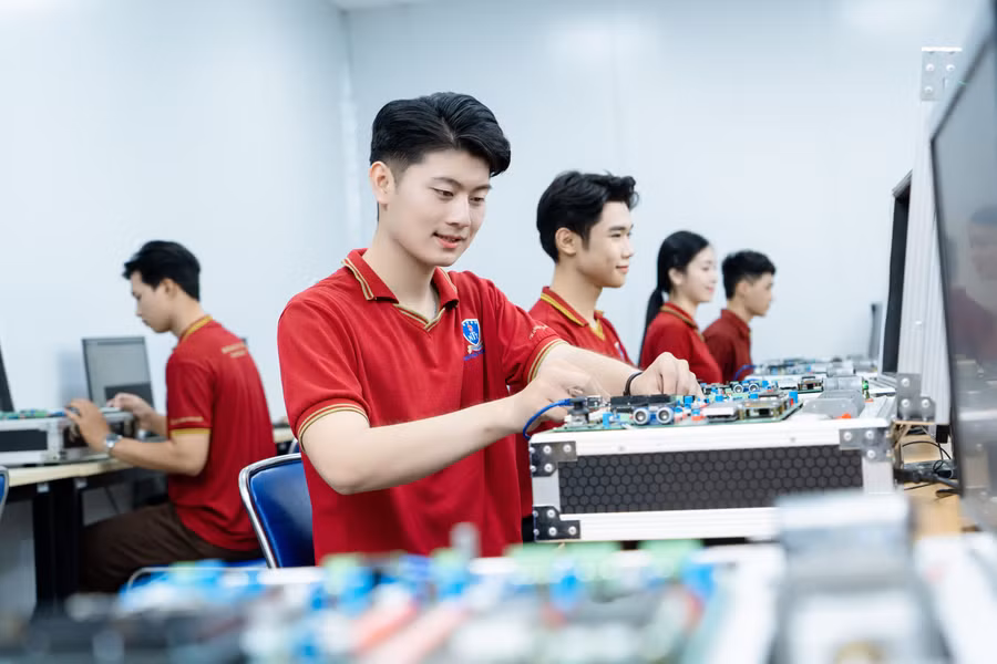 Sinh viên khối ngành kỹ thuật - Trường Đại học Nguyễn Tất Thành. Ảnh: NTTU. a7402569-copy-1.jpg