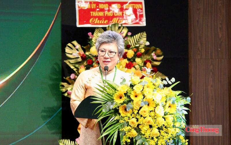 Bà Bùi Thị Hải Yến - Phó Chủ tịch Hiệp hội Nữ doanh nhân Việt Nam, Chủ tịch Hiệp hội Nữ doanh nhân Hà Nội, Chủ tịch HĐQT Công ty cổ phần Hanel, phát biểu khai mạc tại hội thảo.