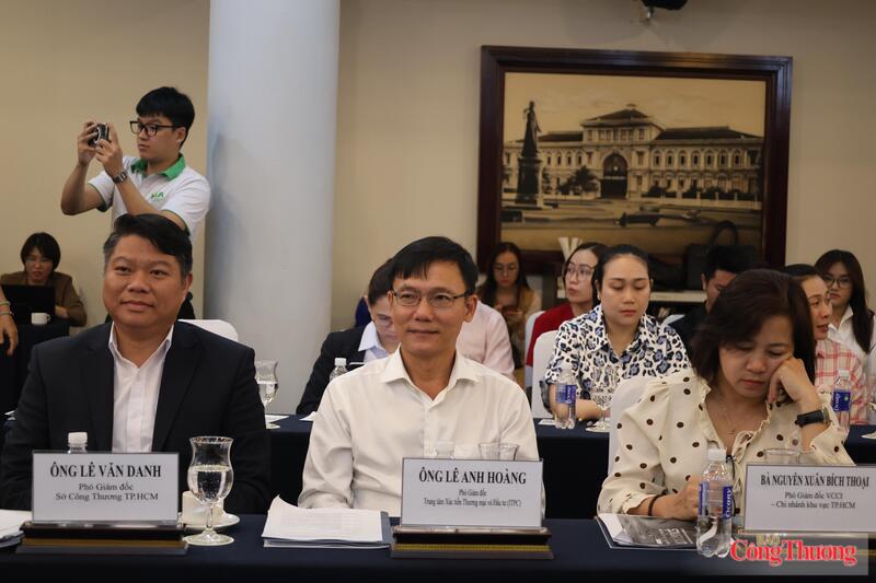 Các đại biểu tham dự sự kiện. Ảnh: Thừa Ngọc