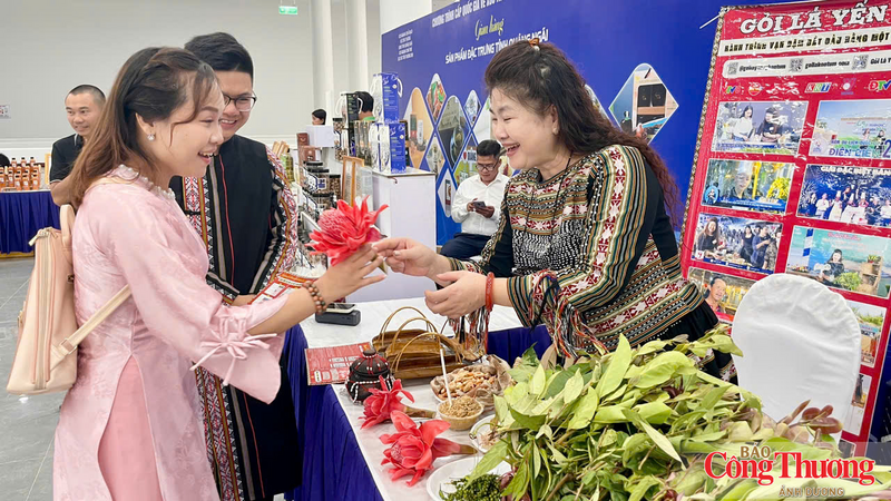 Nhiều sản phẩm thu hút sự quan tâm của các doanh nghiệp cũng như lãnh đạo các đơn vị về tham dự hội nghị