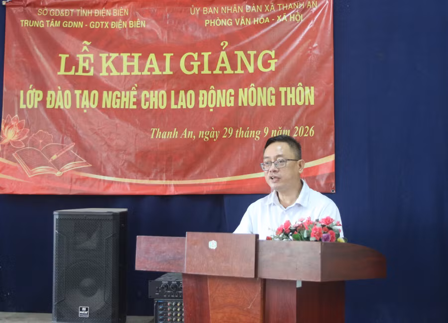 Ông Trần Ninh Nam, Tổ trưởng Tổ Giáo dục nghề nghiệp, Trung tâm GDNN - GDTX Điện Biên phát biểu khai giảng lớp đào tạo nghề. thanh-an-2.jpg