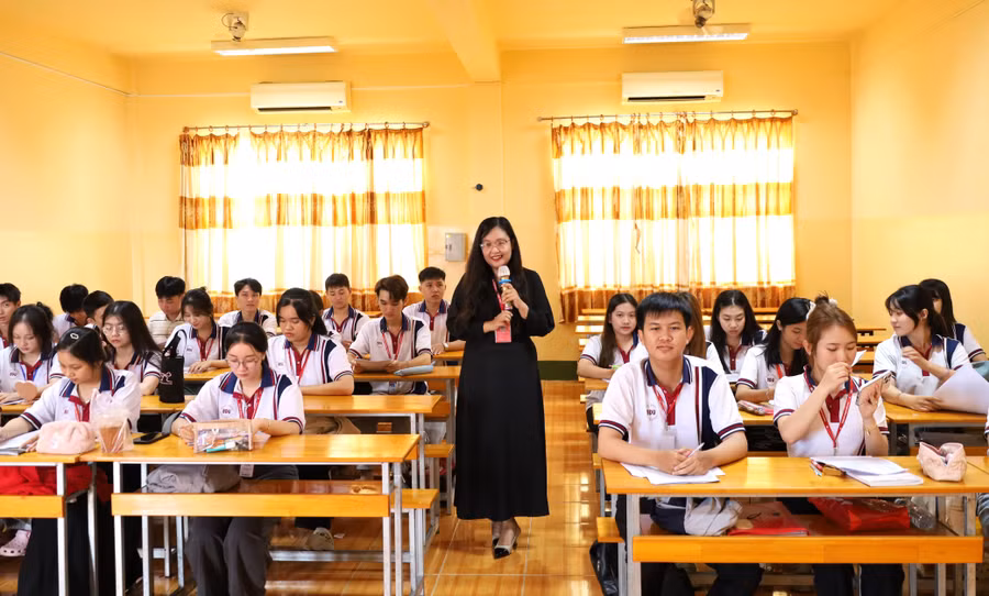 Một lớp học tiếng Anh tại BDU Cà Mau. tieng-anh-5.jpg