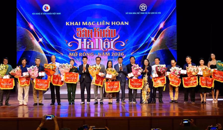 san-khau-viet-va-khat-vong-2.jpg