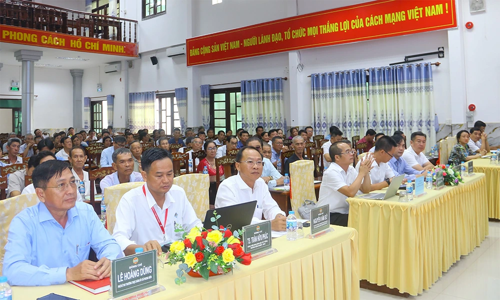 Nâng cao giá trị chuỗi sản xuất sầu riêng thích ứng biến đổi khí hậu và tiêu chuẩn an toàn Các đại biểu tham dự hội thảo