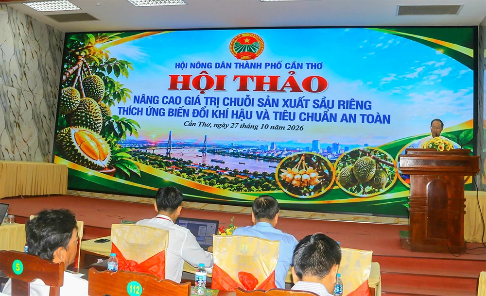 Nâng cao giá trị chuỗi sản xuất sầu riêng thích ứng biến đổi khí hậu và tiêu chuẩn an toàn Ông Nguyễn Văn Sử, Phó Chủ tịch Ủy ban MTTQVN TP Cần Thơ, Chủ tịch Hội Nông dân thành phố phát biểu tại hội thảo.