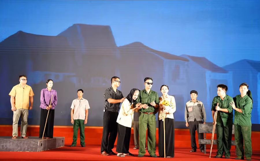 san-khau-viet-va-khat-vong-3.jpg