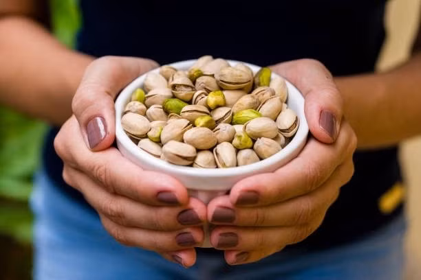 Ăn hạt dẻ cười giúp bạn ngủ ngon hơn?